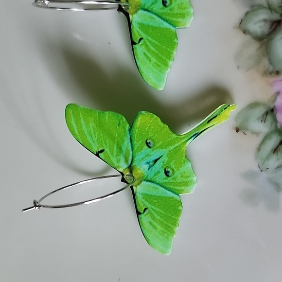 New Luna Moth Earrings 🦋 - Picture 3 of 4